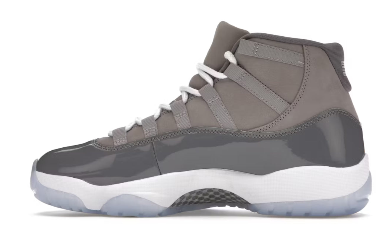 Jordan 11 Retro grigio chiaro