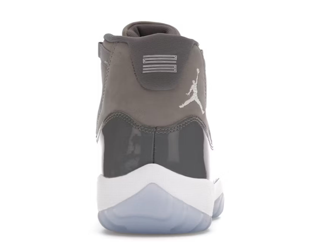 Jordan 11 Retro grigio chiaro